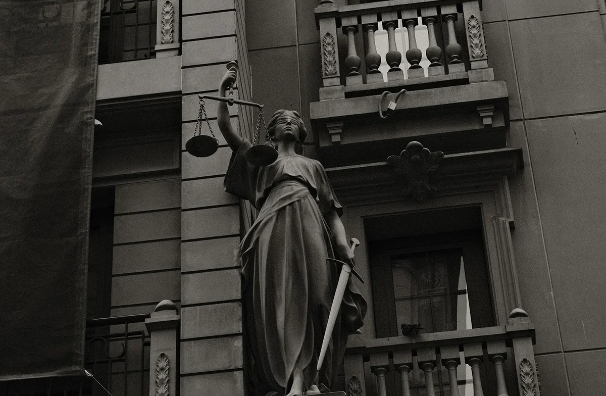 Rótulos comerciales y normativa urbana